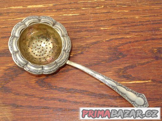 Krásný starý alpakový cedníček na čaj – fotografie 1