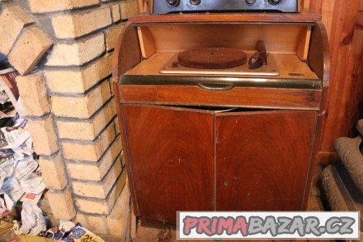 Retro spotřebiče - magnetofony, gramofony, fotoaparáty – fotografie 4