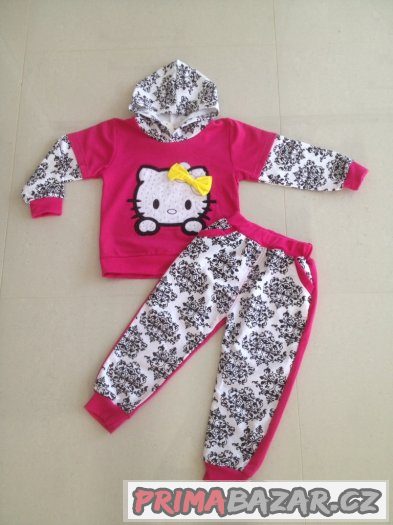 Mikina s kalhotami Hello Kitty. – fotografie 1
