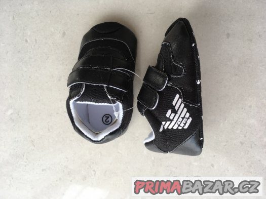 Nové capáčky “Armani”. – fotografie 1