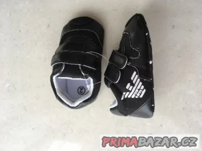 Nové capáčky “Armani”.
