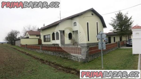 Dlouhodobý pronájem velkého bytu trvalým pobytem – fotografie 1
