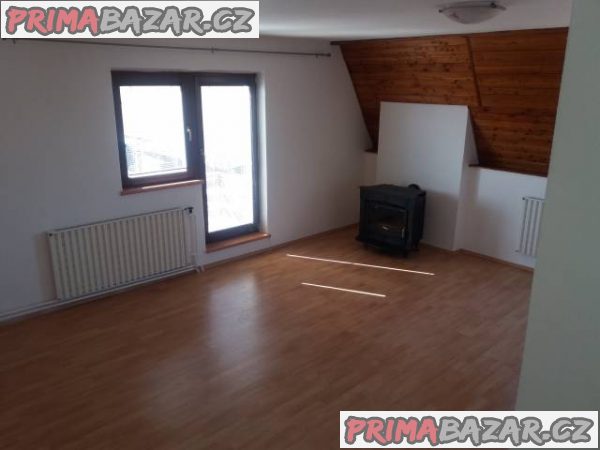 Dlouhodobý pronájem velkého bytu trvalým pobytem – fotografie 2