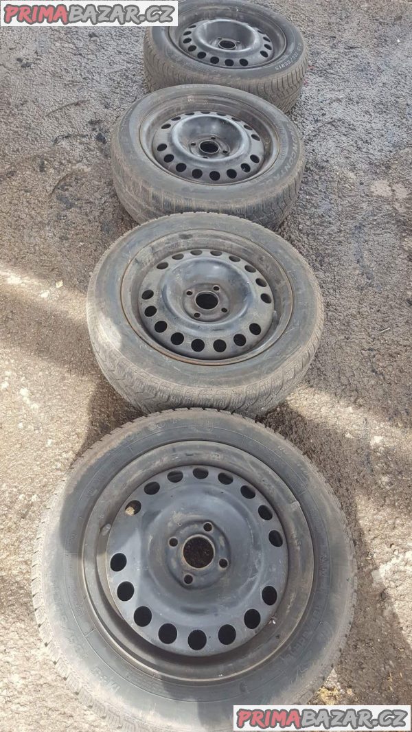 4x plechové disky s pneu pirelli 2x60 a 2x20% 4x100 6jx15 et43 pneu 185/60 r15