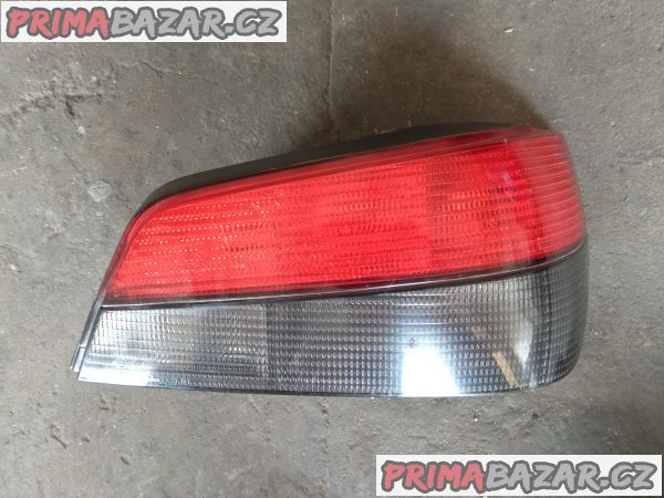 Pravé zadní světlo PEUGEOT 306 – fotografie 1