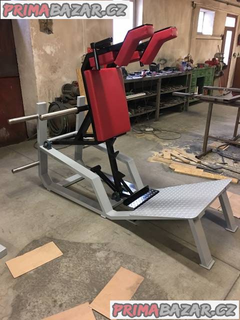 V squat machine – fotografie 1