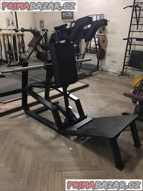 V squat machine – fotografie 2