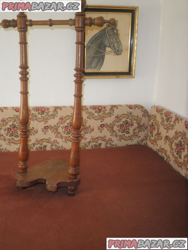 Dřevěný zouvák (němý sluha), 19. stol – fotografie 1