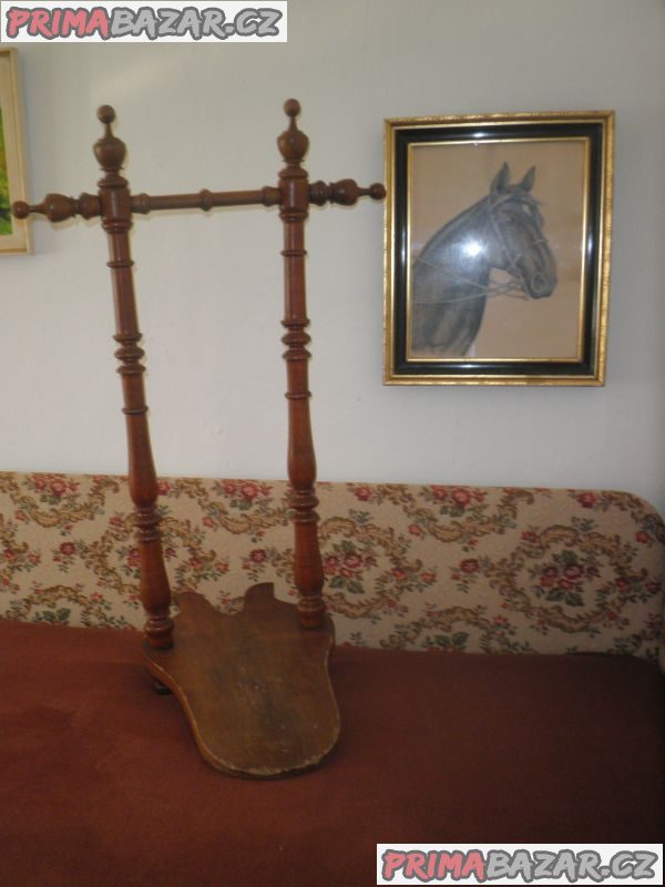 Dřevěný zouvák (němý sluha), 19. stol – fotografie 2