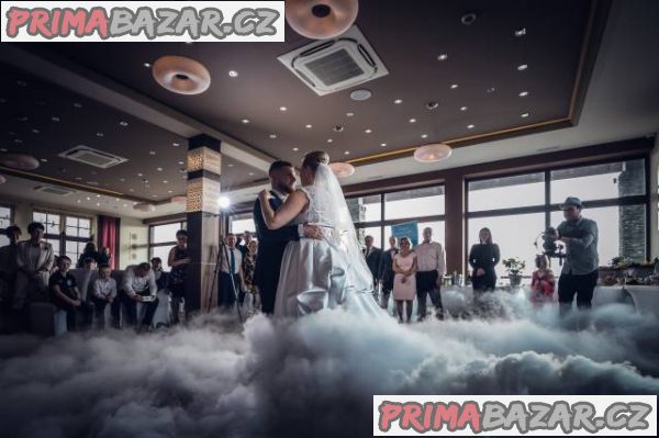 Dj + zpěvačka ,hudební skupina,tanec v mlze – fotografie 2