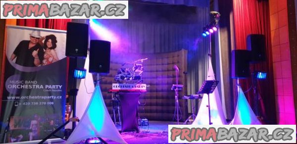 Dj + zpěvačka ,hudební skupina,tanec v mlze – fotografie 3