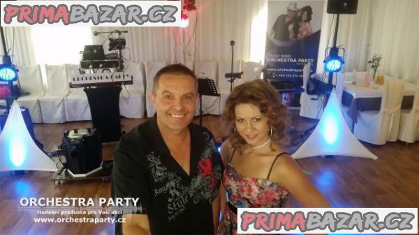 Dj + zpěvačka ,hudební skupina,tanec v mlze – fotografie 4