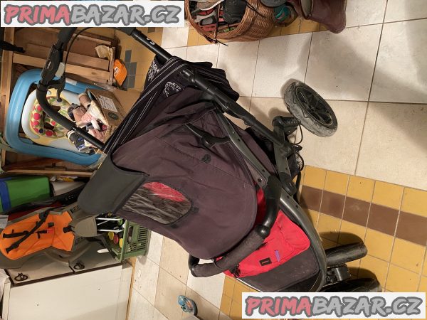 Sportovní kočárek – fotografie 4