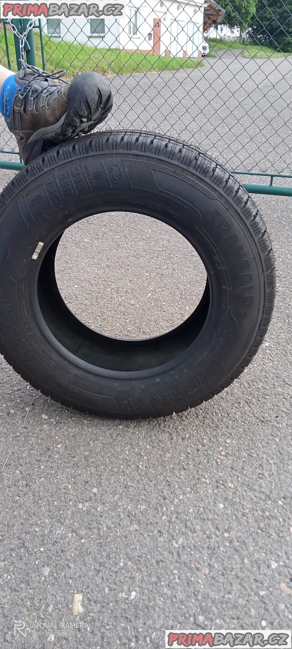 Prodám zimní pneumatiky značky Kleber transalp 215/65R15 cena je 6000 tel na mě je 723537304 – fotografie 3