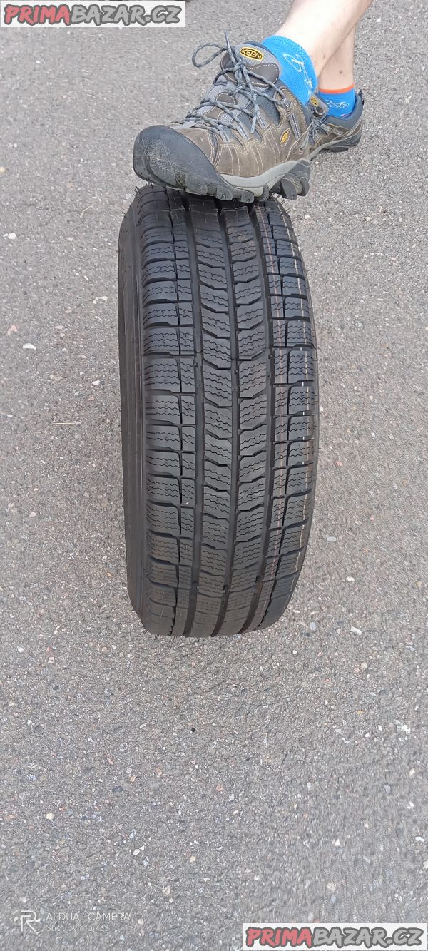 Prodám zimní pneumatiky značky Kleber transalp 215/65R15 cena je 6000 tel na mě je 723537304 – fotografie 5