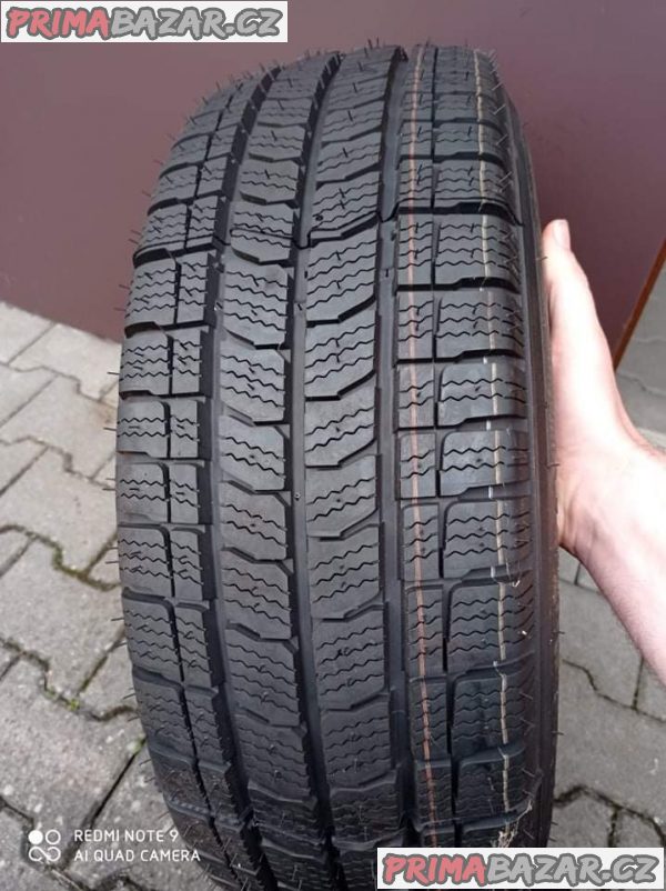 Prodám zimní pneumatiky značky Kleber transalp 215/65R15 cena je 6000 tel na mě je 723537304 – fotografie 7