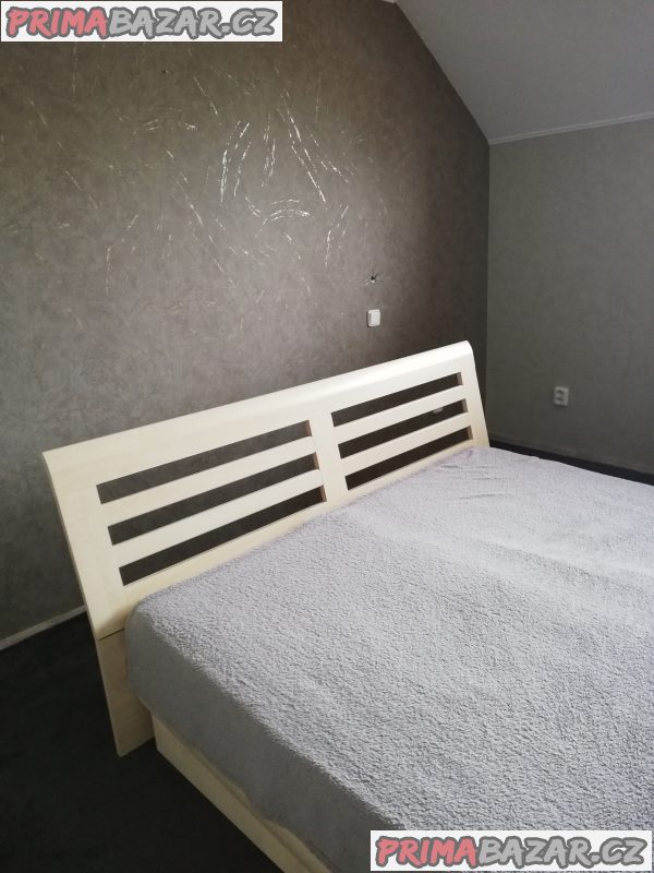 Manželská postel – fotografie 1