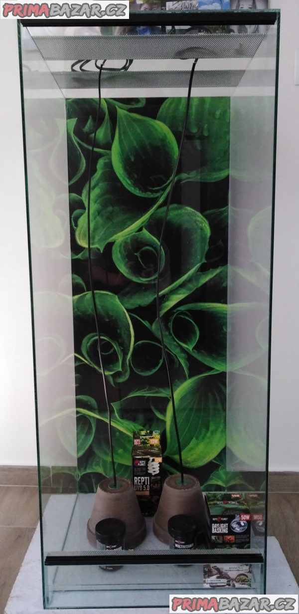 Kompletní terárium pro chameleona, terárium nové nepoužité 100x40x40 , krmení , polyuretanové pozadí , osvětlení, žárovky uvb a výhřev , substrát vitamíny , vápník . Předání Praha nebo Kralupy nad Vltavou – fotografie 1