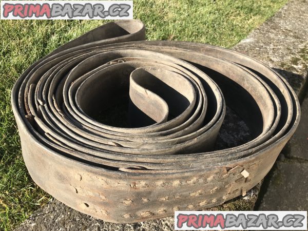 Plochý hnací kožený řemen k řemenici stabilního motoru – fotografie 1