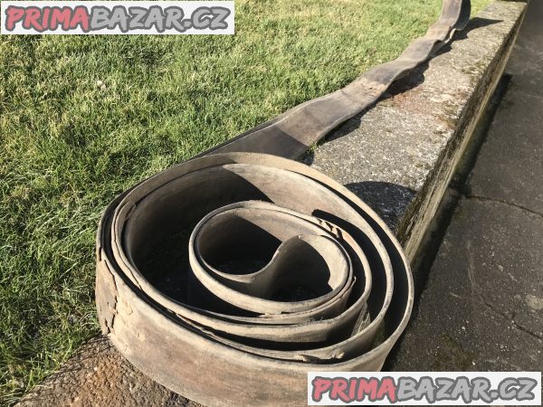 Plochý hnací kožený řemen k řemenici stabilního motoru – fotografie 2