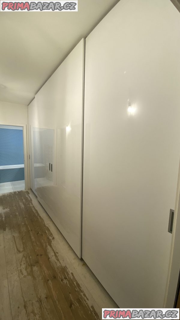 Šatní skříň na míru 415cm – fotografie 5