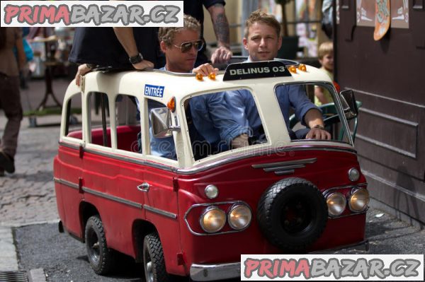 CELÉ 4 ROKY ŽIVOTA V AUTOBUSE...!!! – fotografie 1