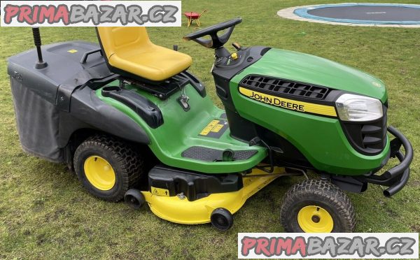 John deere X155R jezdí na sekačce na trávu – fotografie 4