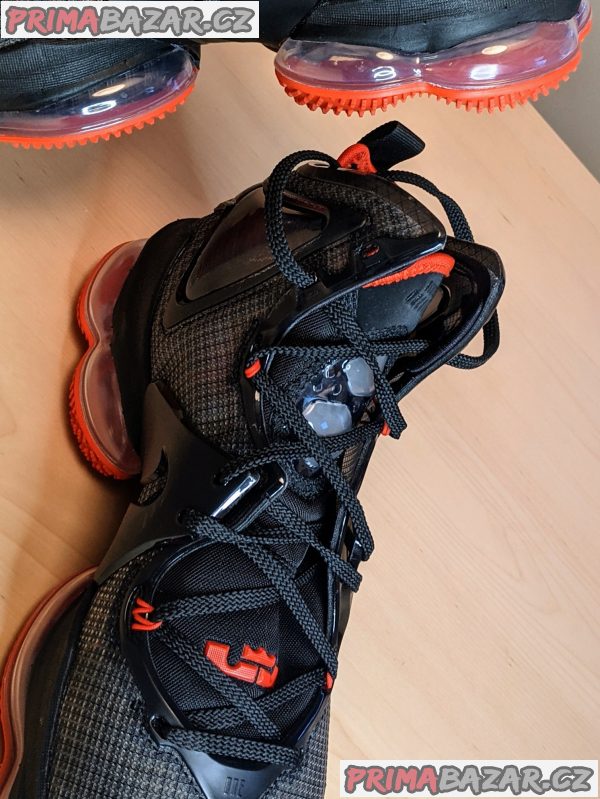 Nové basketbalové boty Nike Lebron 19 – fotografie 4