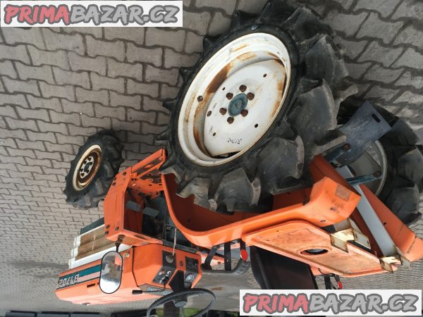 traktor kubota 4x4, kubota B1702DT, výkon 17 Hp – fotografie 3