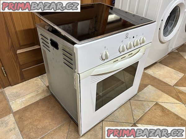 443 Sporák - Sklokeramická deska a trouba INDESIT – fotografie 2