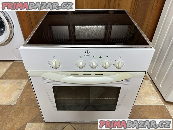 443 Sporák - Sklokeramická deska a trouba INDESIT – fotografie 3