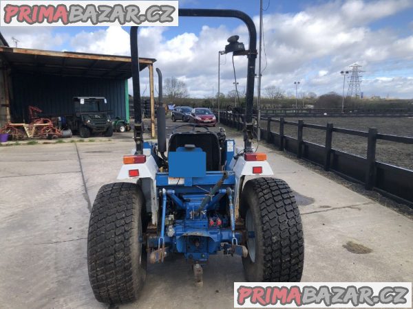 Funkční malotraktor New Holland 1V2OO – fotografie 2