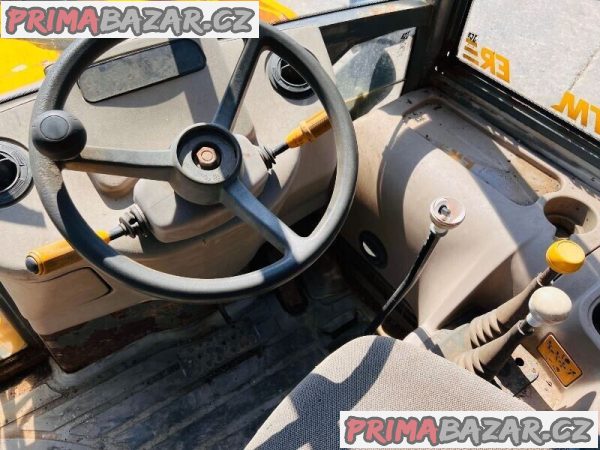 Rýpadlo-nakladač JCB 2CX – fotografie 2