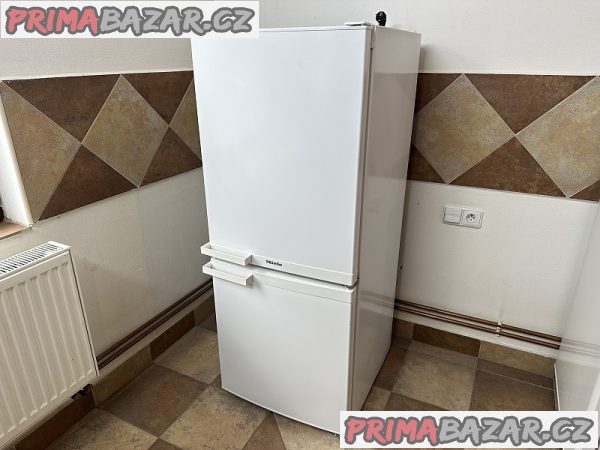 498 Lednice kombinovaná MIELE A+ – fotografie 1