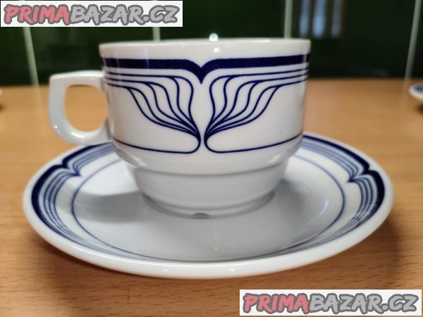 Staré gastro hrnky s talířky – fotografie 1