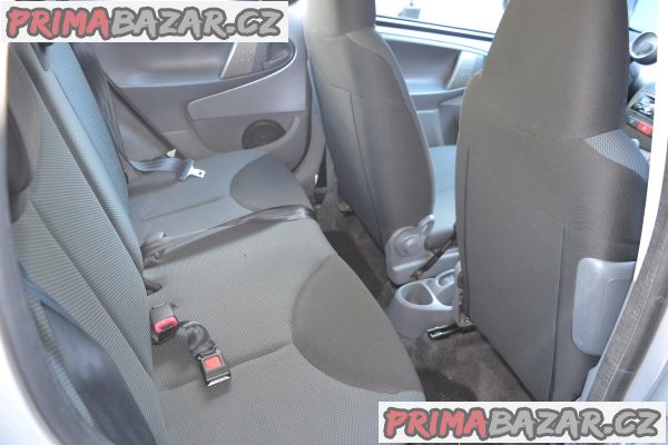 Toyota Aygo 2006 se znackou na prank THE M0NEY stk 8.2024 – fotografie 2