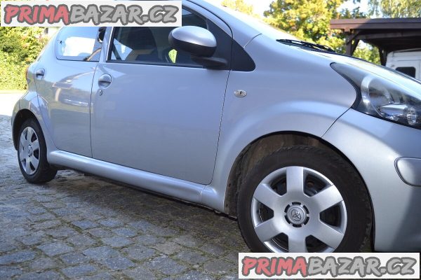 Toyota Aygo 2006 se znackou na prank THE M0NEY stk 8.2024 – fotografie 8