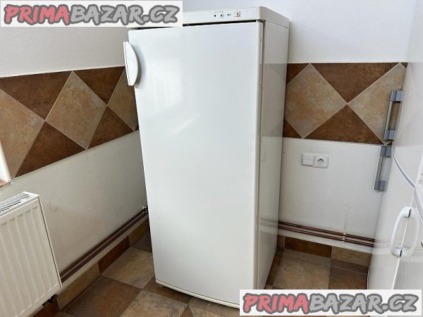656 Lednice s mrazáčkem LIEBHERR 242/31 litrů – fotografie 1