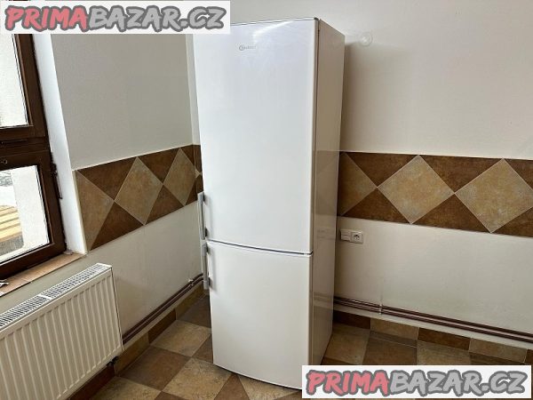 719 Lednice kombinovaná BAUKNECHT A+ (WHIRLPOOL) – fotografie 1