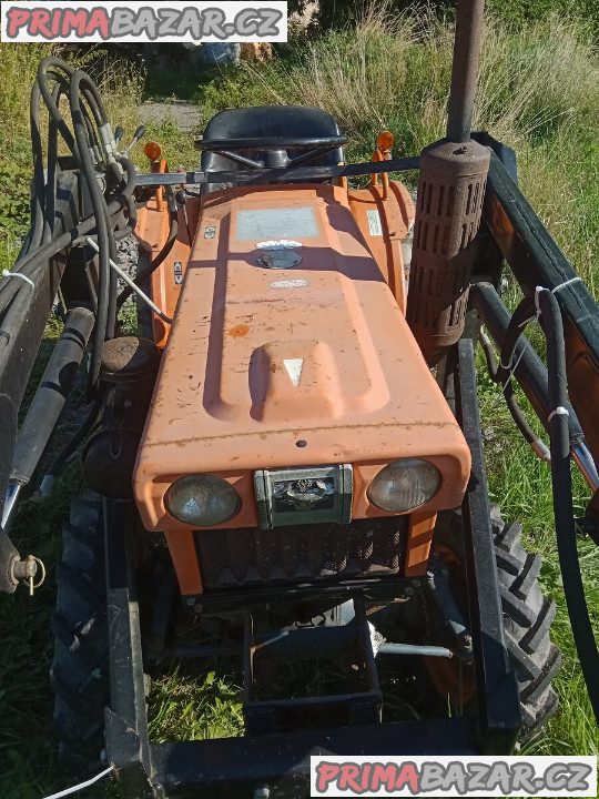Malotraktor s Nakladacem Kubota BB7-01D – fotografie 4