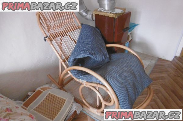 Prodám houpací křeslo ratanové . – fotografie 1