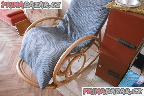 Prodám houpací křeslo ratanové . – fotografie 2