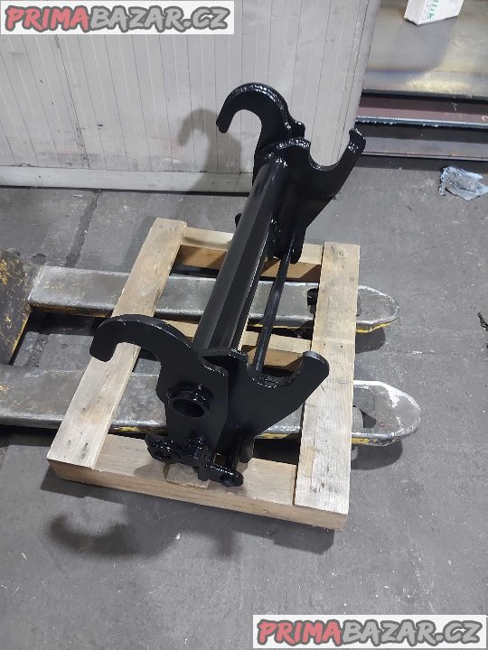 Predám adaptér New Holland na upínanie Manitou PZ – fotografie 3
