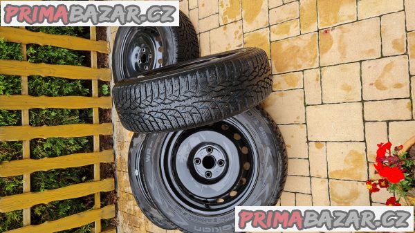 Prodám 15"zimní pneu 185/65 R15+disky -LEVNĚ – fotografie 2