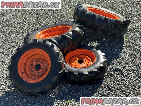 Traktor Kubota B7-IOO 4WD s příslušenstvím – fotografie 5
