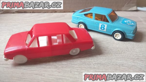 Dvě autíčka 1x škoda Rapid – fotografie 1