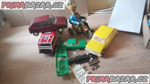 Mix hraček plus vraky – fotografie 2