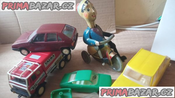 Mix hraček plus vraky – fotografie 4
