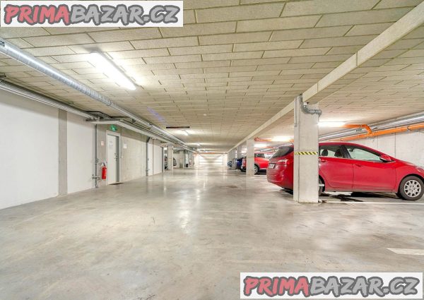 Prodám kryté garážové stání , Zelnice II., Slavkov u Brna – fotografie 1
