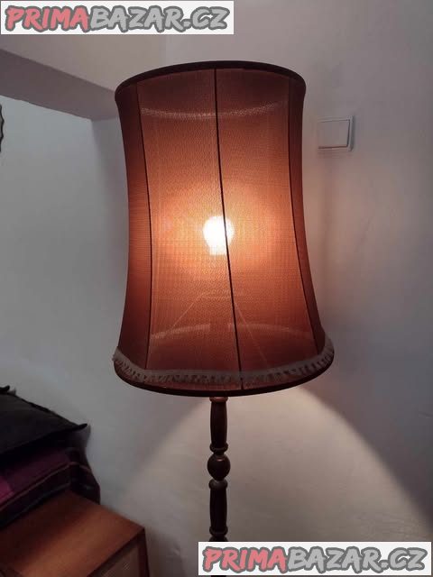 Funkční retro lampa stojící – fotografie 1